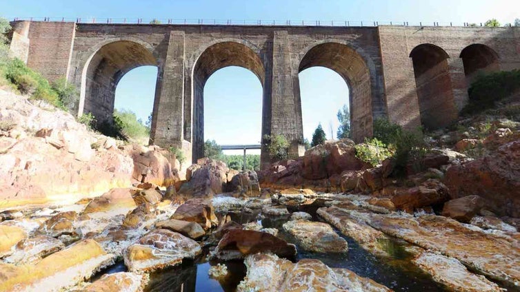 Este es el pueblo de la sierra de Huelva en el que puedes hacer puenting por este precio