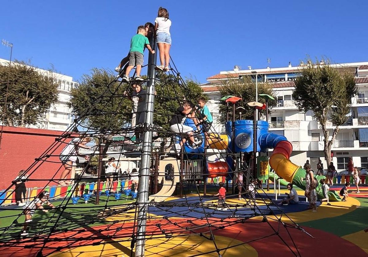 El nuevo parque infantil de la plaza de los Marineros de Punta Umbría