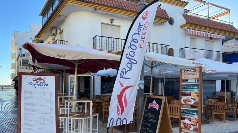 El restaurante Rafamar en el centro de la localidad costera onubense