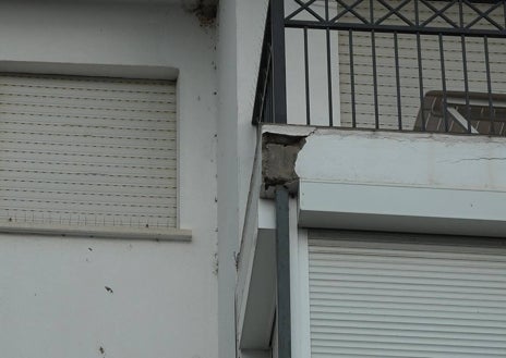 Imagen secundaria 1 - Quejas vecinales por estado de las viviendas en la Barriada Juan Carlos I de San Juan del Puerto