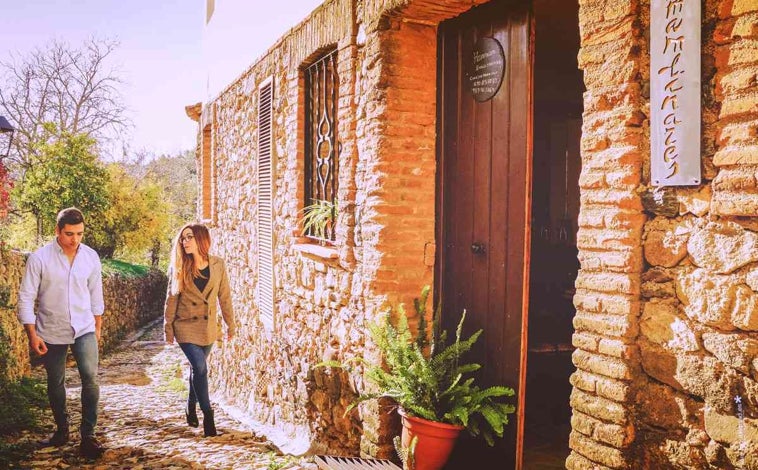 Imagen principal - En este pequeño pueblo de Huelva puedes disfrutar de un Hammam relajante en plena Sierra de Aracena