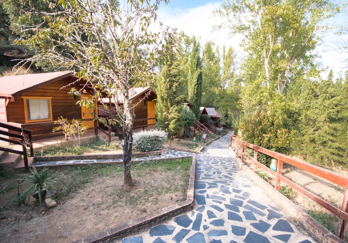 'La Posada de Cortegana' es ese hotel de cabañas en plena sierra de Huelva que parece sacado de un cuento