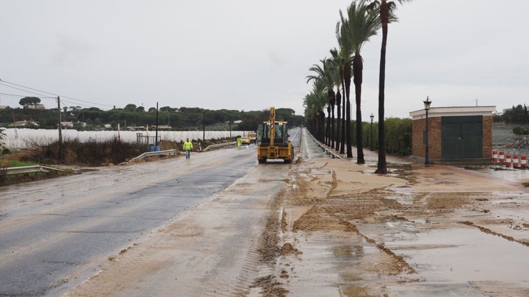 Carreteras anegadas este viernes en Palos de la Frontera