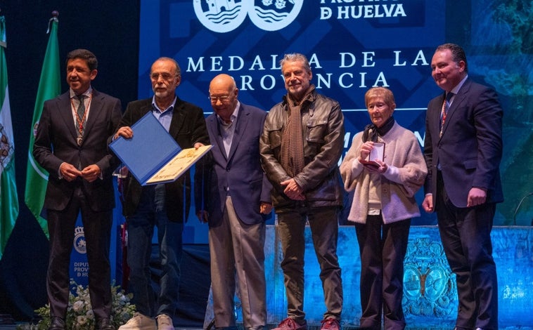 Imagen principal - Varios de los galardonados por la Diputación Provincial de Huelva en la edición de las Medallas de Oro 2024