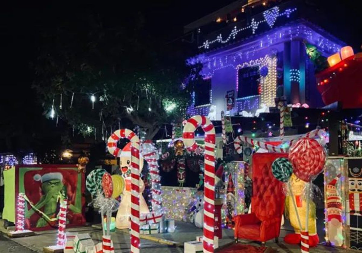 El Grinch de Corrales en la calle Cumbre de los Milanos