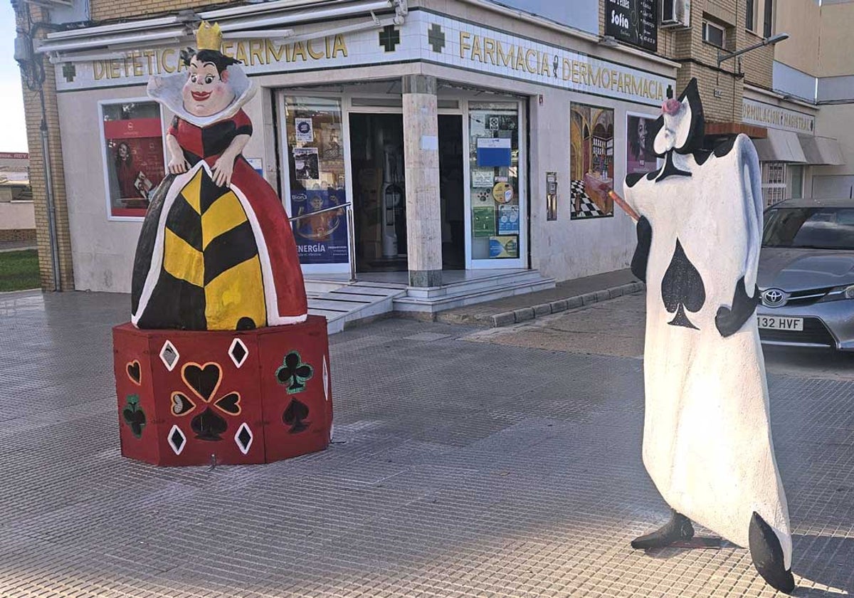 Figuras de temática infantil colocadas en Mazagón