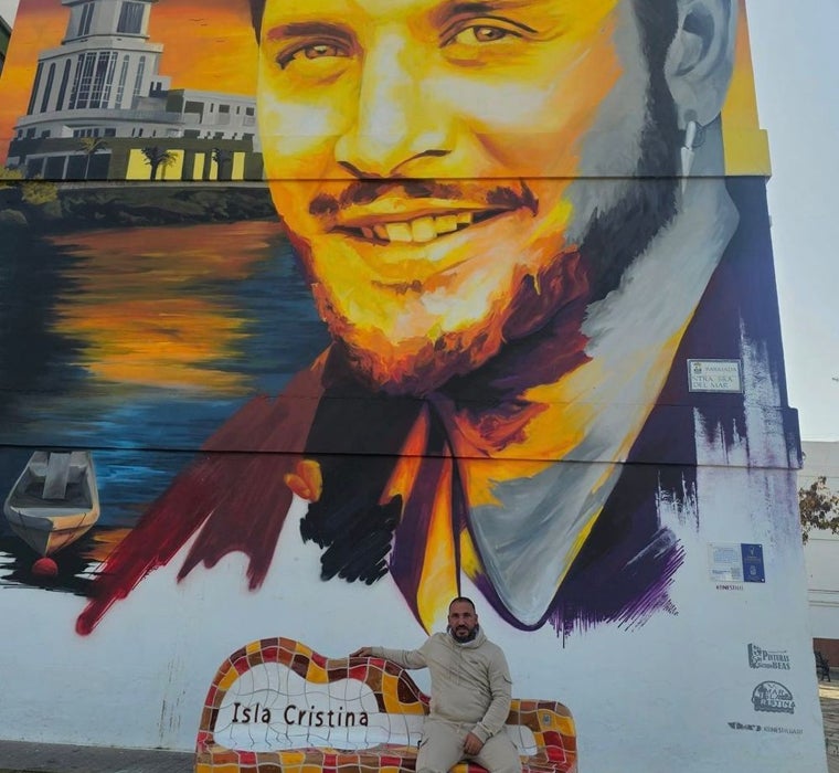 El banco instalado por el Ayuntamiento de Isla Cristina junto al mural