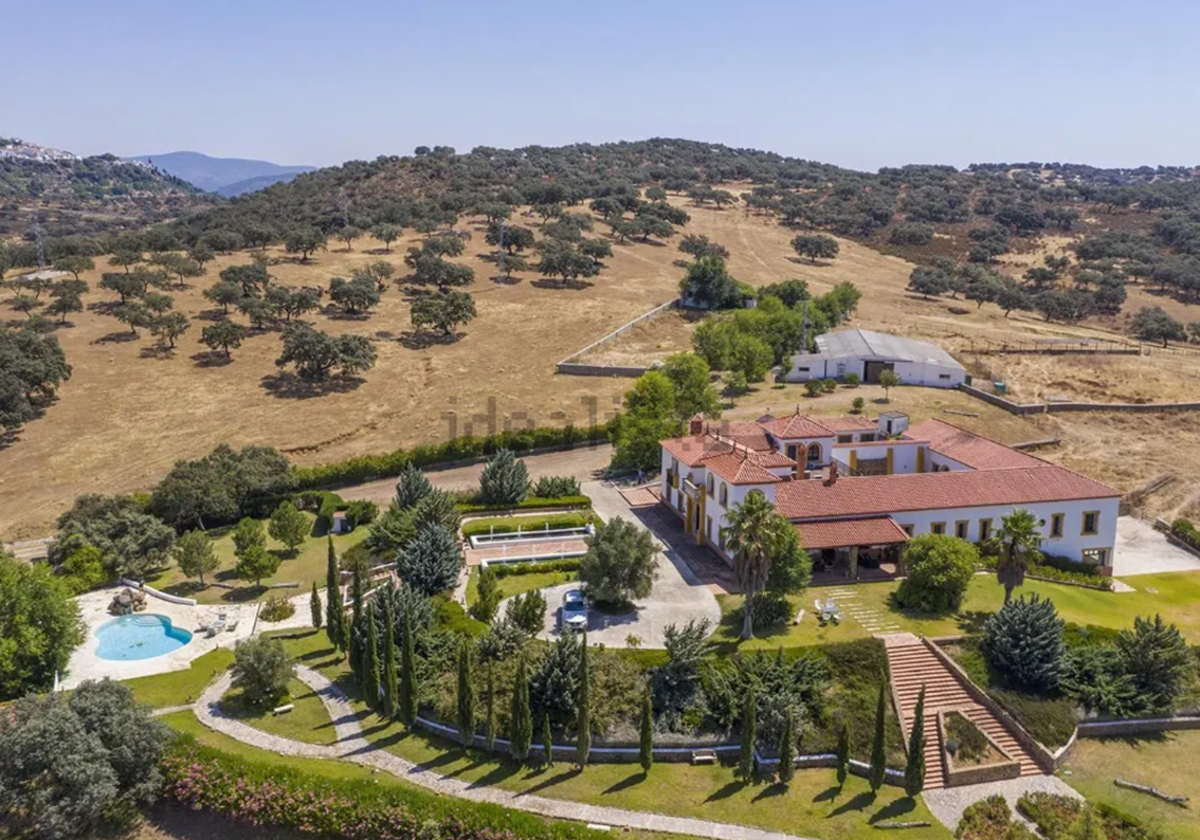 Vista aérea de una de las mansiones más impresionantes de Huelva que está a la venta