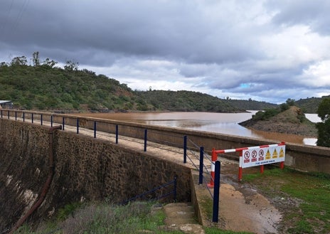 Imagen secundaria 1 - Imágenes de la presa del embalse de Beas