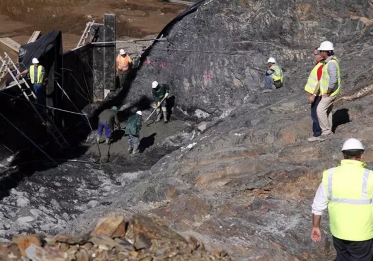 Obras de la presa de Alcolea, antes de su paralización