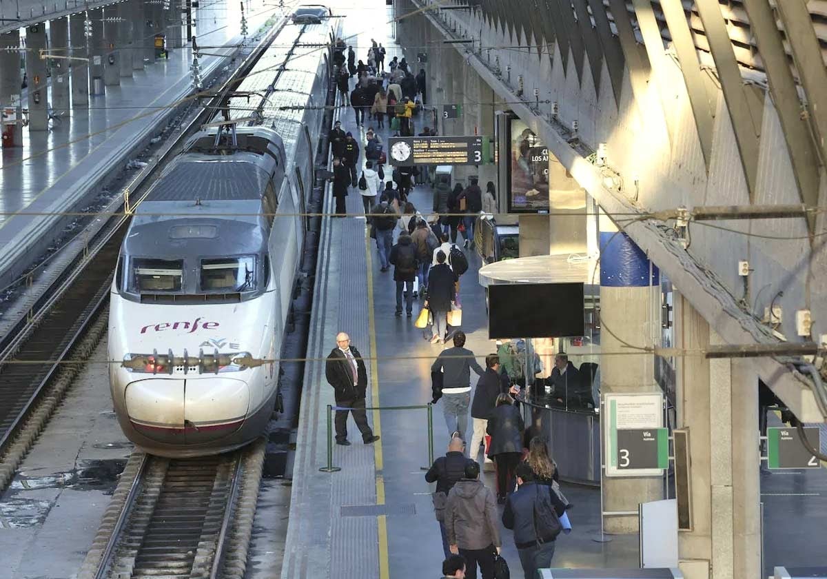 Imagen de archivo de un tren AVE en la estación de Santa Justa