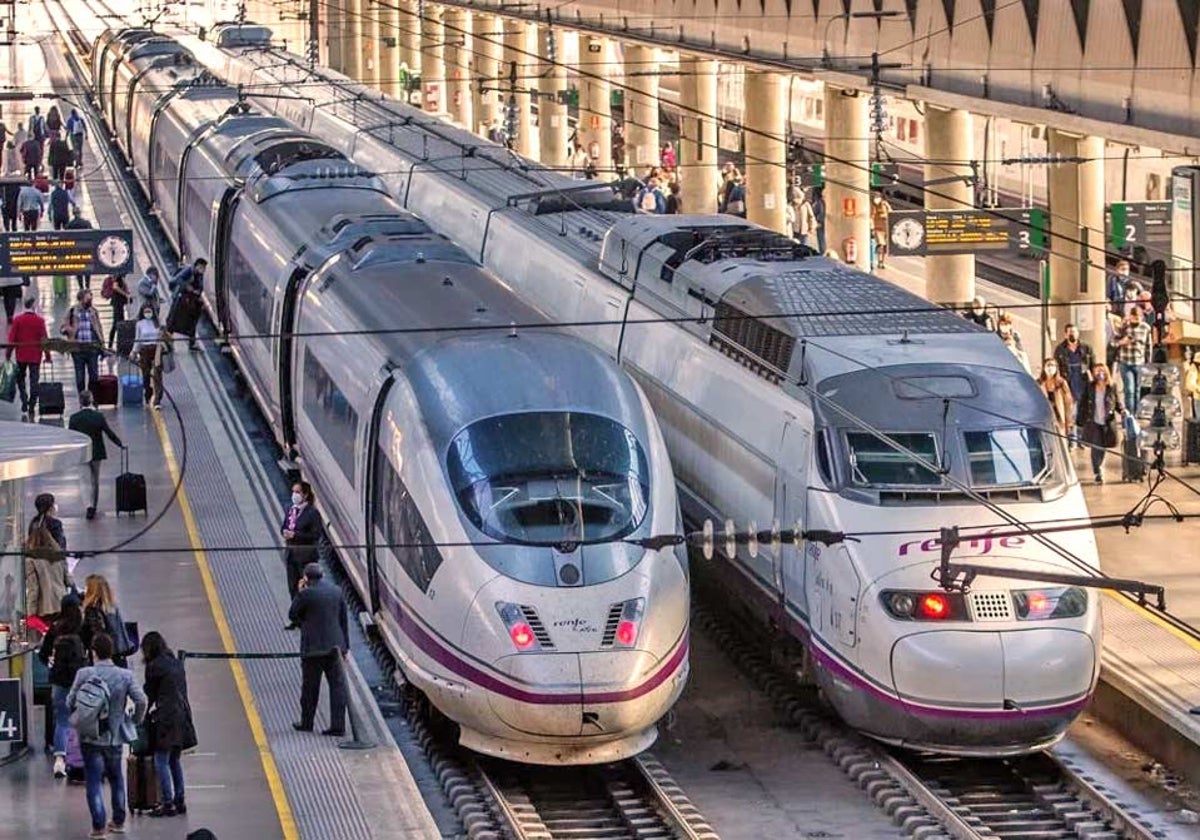 Trenes de alta velocidad en la estación de Santa Justa