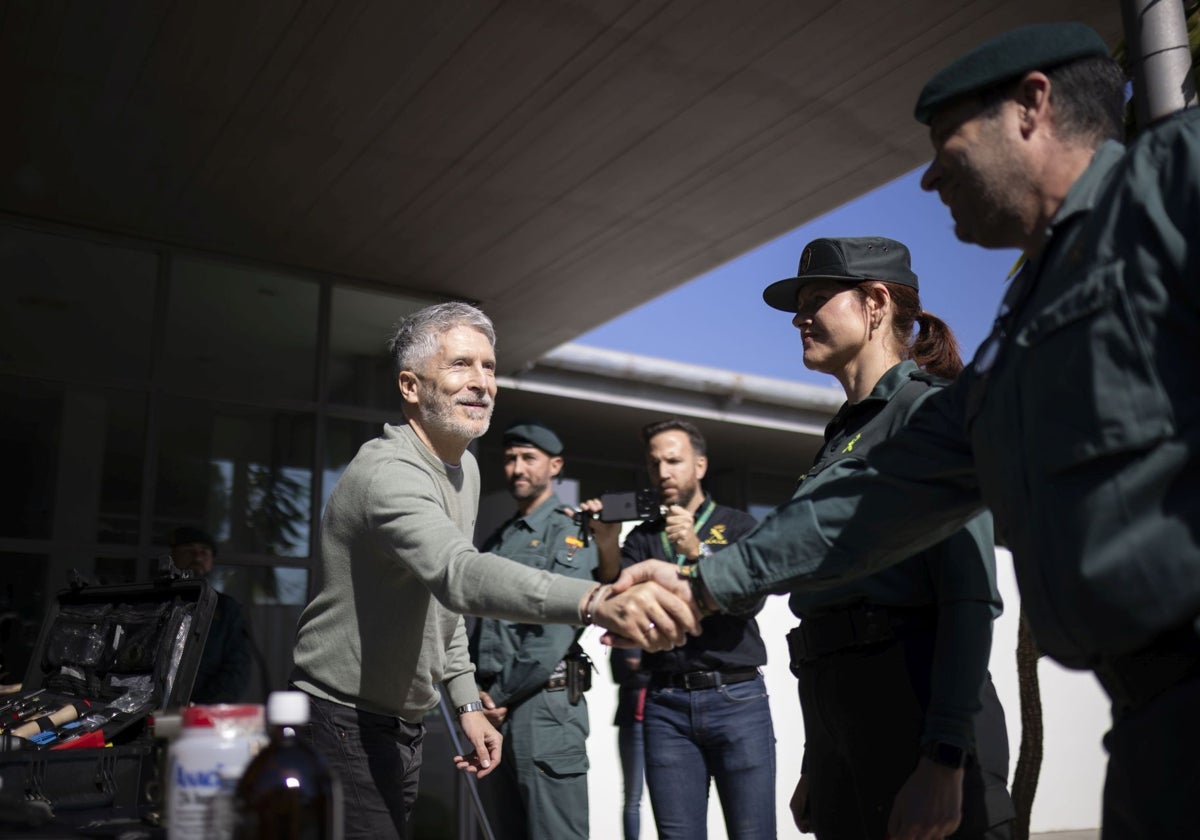 Fernando Grande-Marlaska durante su visita al centro del Seprona de Doñana