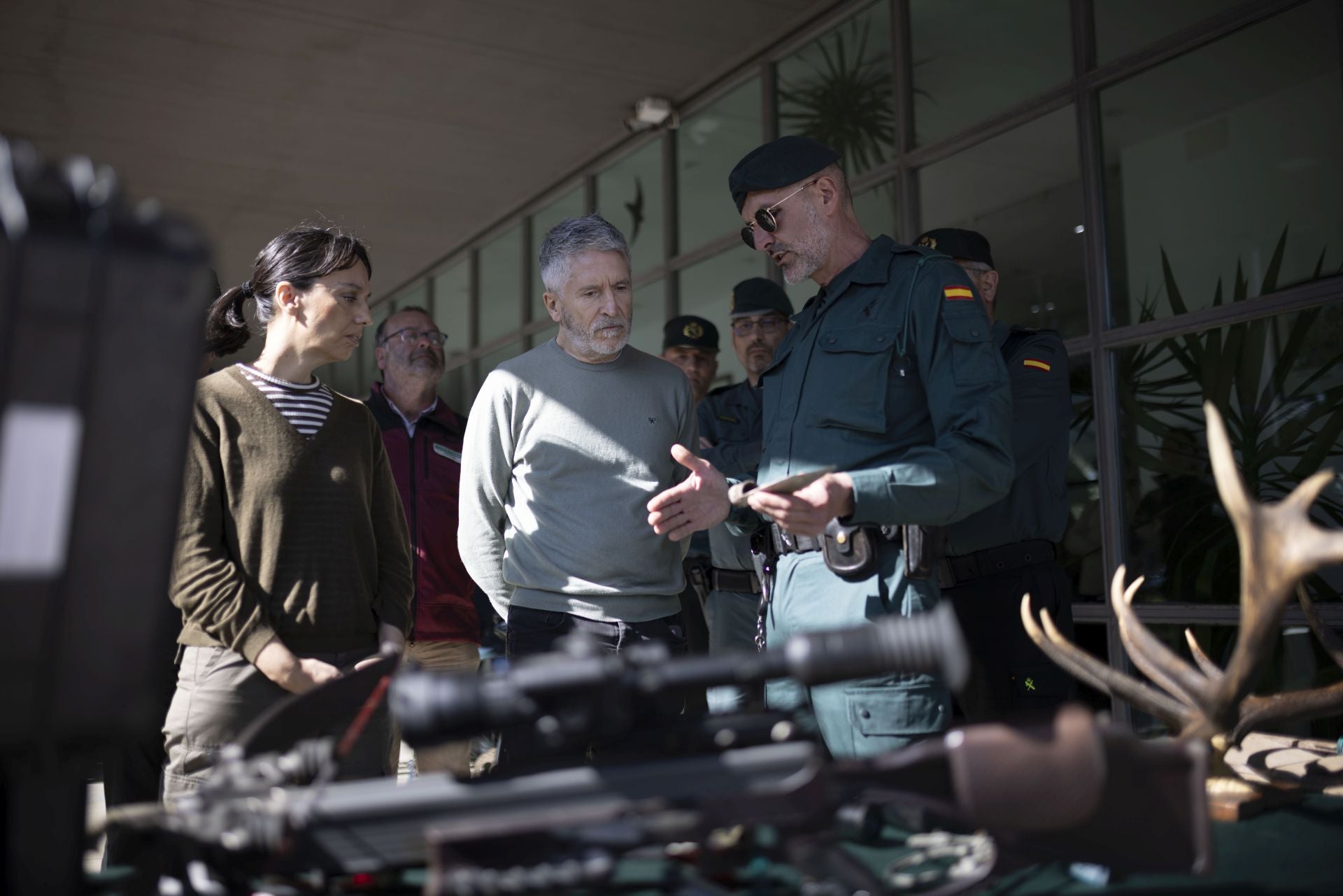 Las imágenes del ministro del Interior en el centro del Seprona de Doñana