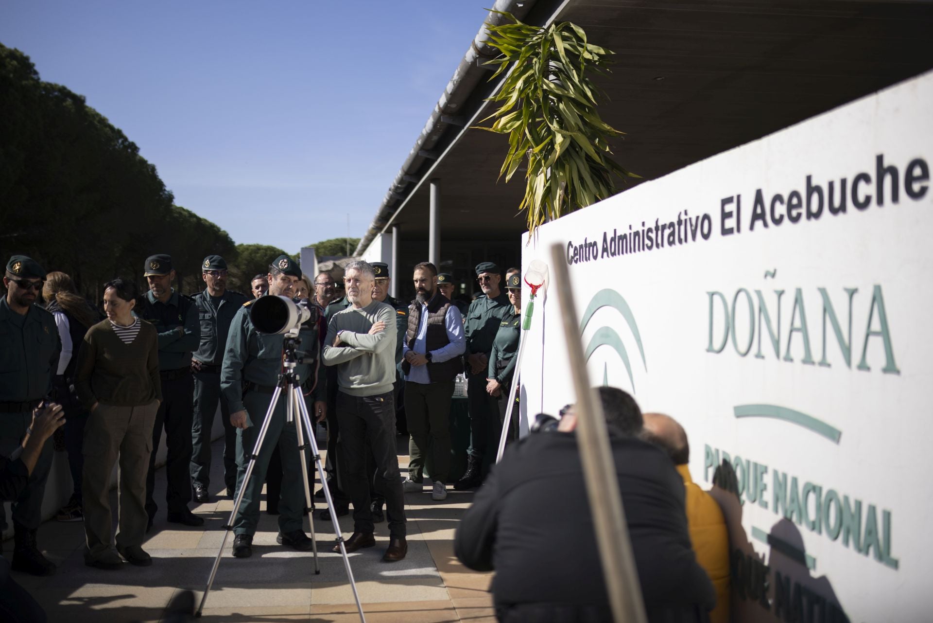 Las imágenes del ministro del Interior en el centro del Seprona de Doñana