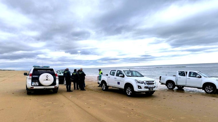 Efectivos de la Inspección Pesquera de la Junta y agentes de la Guardia Civil