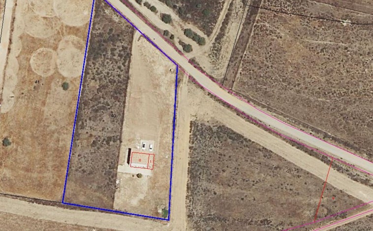 Imagen principal - Hacienda subasta una finca rústica por 121.000 euros en este pueblo de Huelva: cuál es y cómo participar