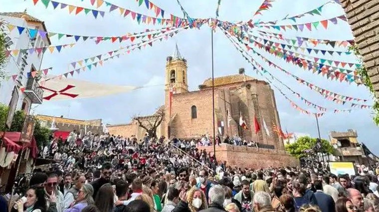 Gran ambiente en torno a la iglesia de San Jorge de Palos de la Frontera