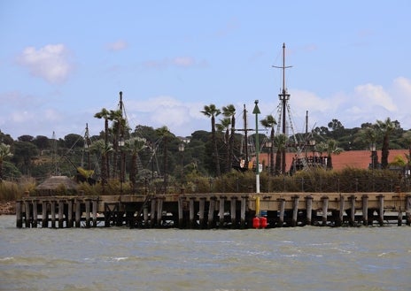 Imagen secundaria 1 - El Monasterio de La Rábida, el Muelle de la Reina y el Muelle de las Carabelas y el puerto de la Calzadilla