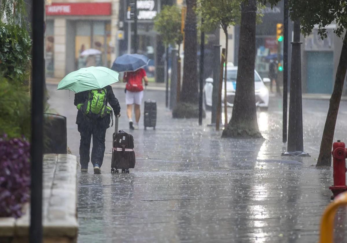 Zona de la Casa Colón de Huelva capital, bajo la lluvia esta mañana