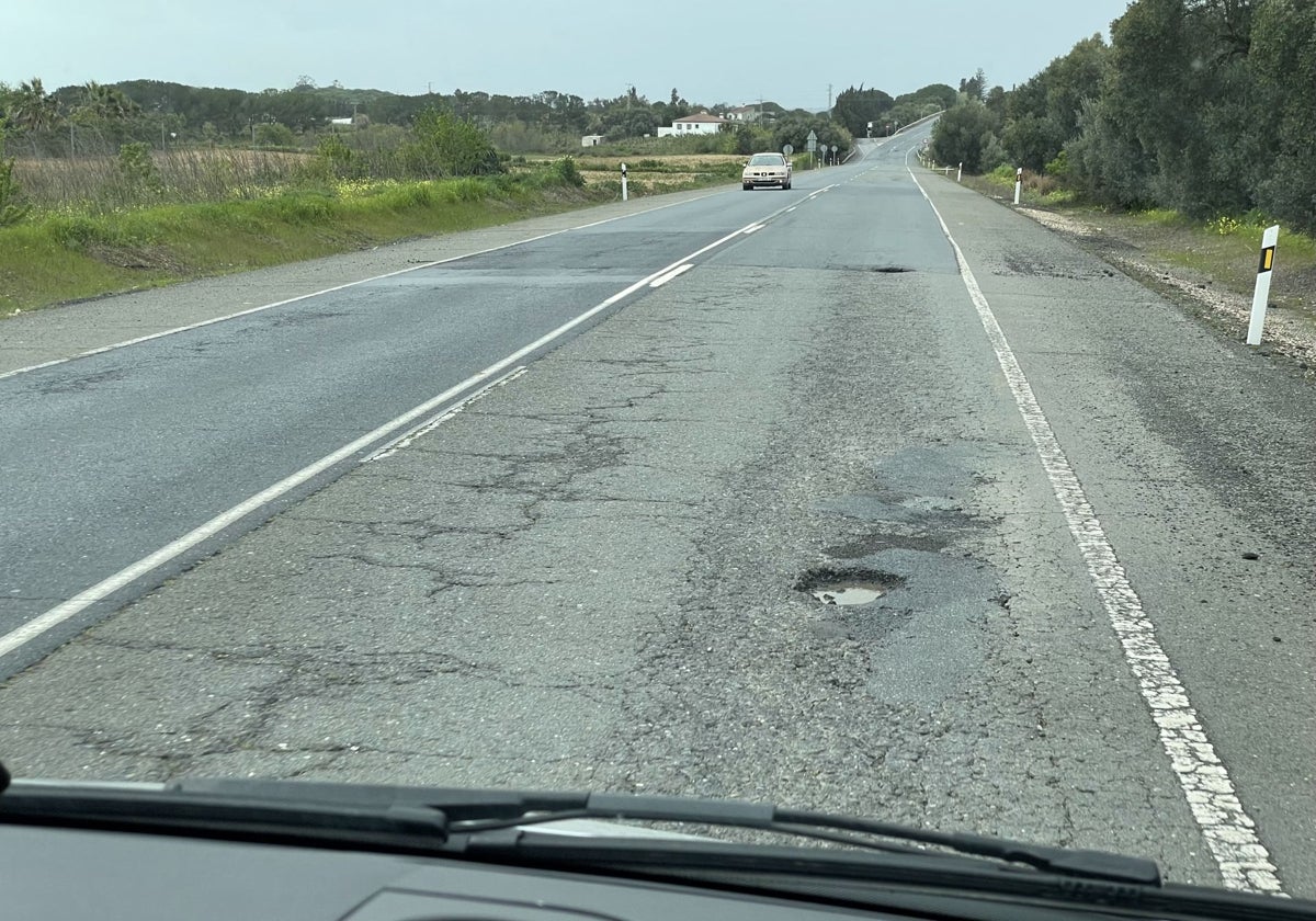 Baches y agujeros en la carretera N-431