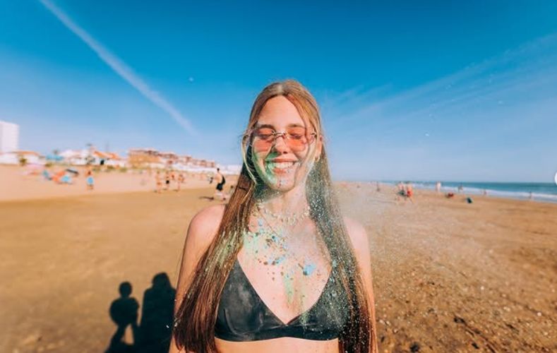 Las mejores imágenes de la inolvidable fiesta de los jóvenes portugueses en Punta Umbría: &quot;Esto es el paraíso&quot;