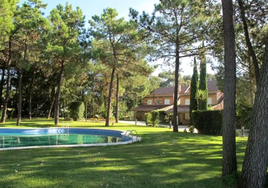 Venta a la venta por 800.000 euros una de las casas más espectaculares de la costa de Huelva: tiene un jardín de ensueño