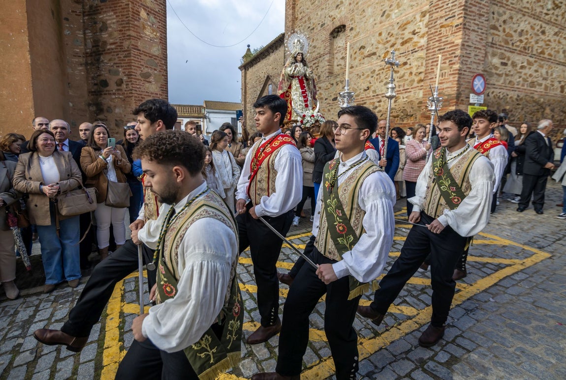 La procesión de la Virgen de Albricias en El Cerro de Andévalo, en imágenes