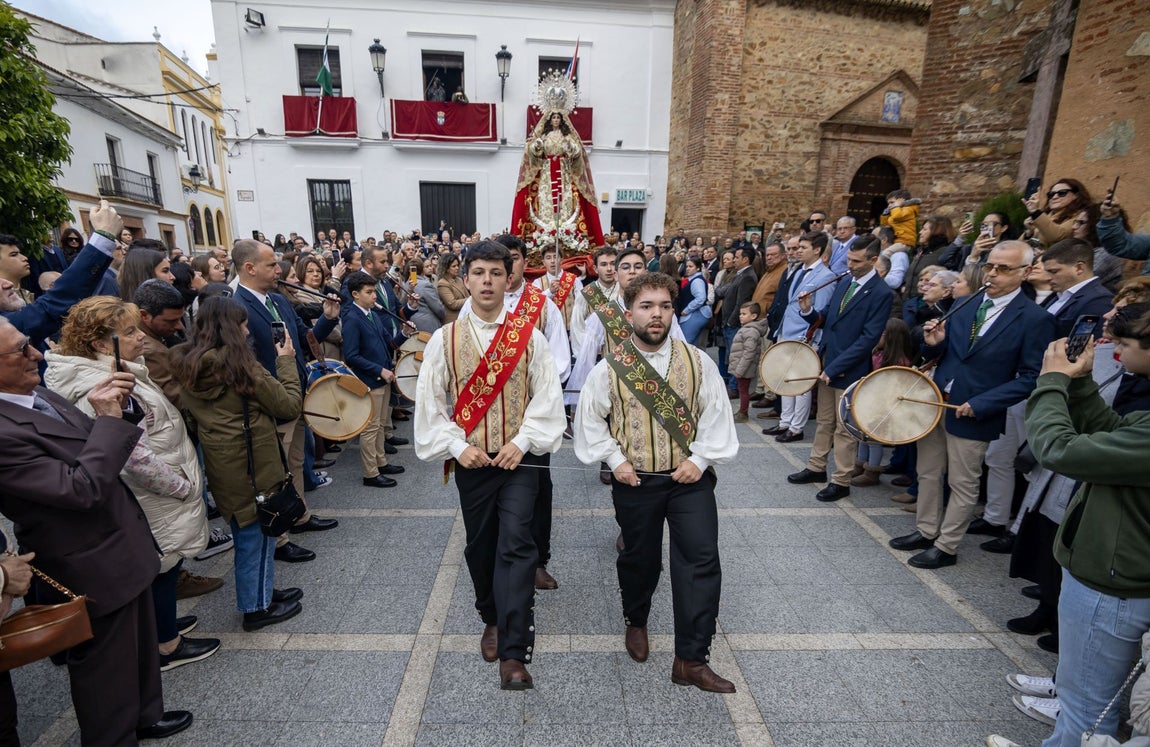 La procesión de la Virgen de Albricias en El Cerro de Andévalo, en imágenes