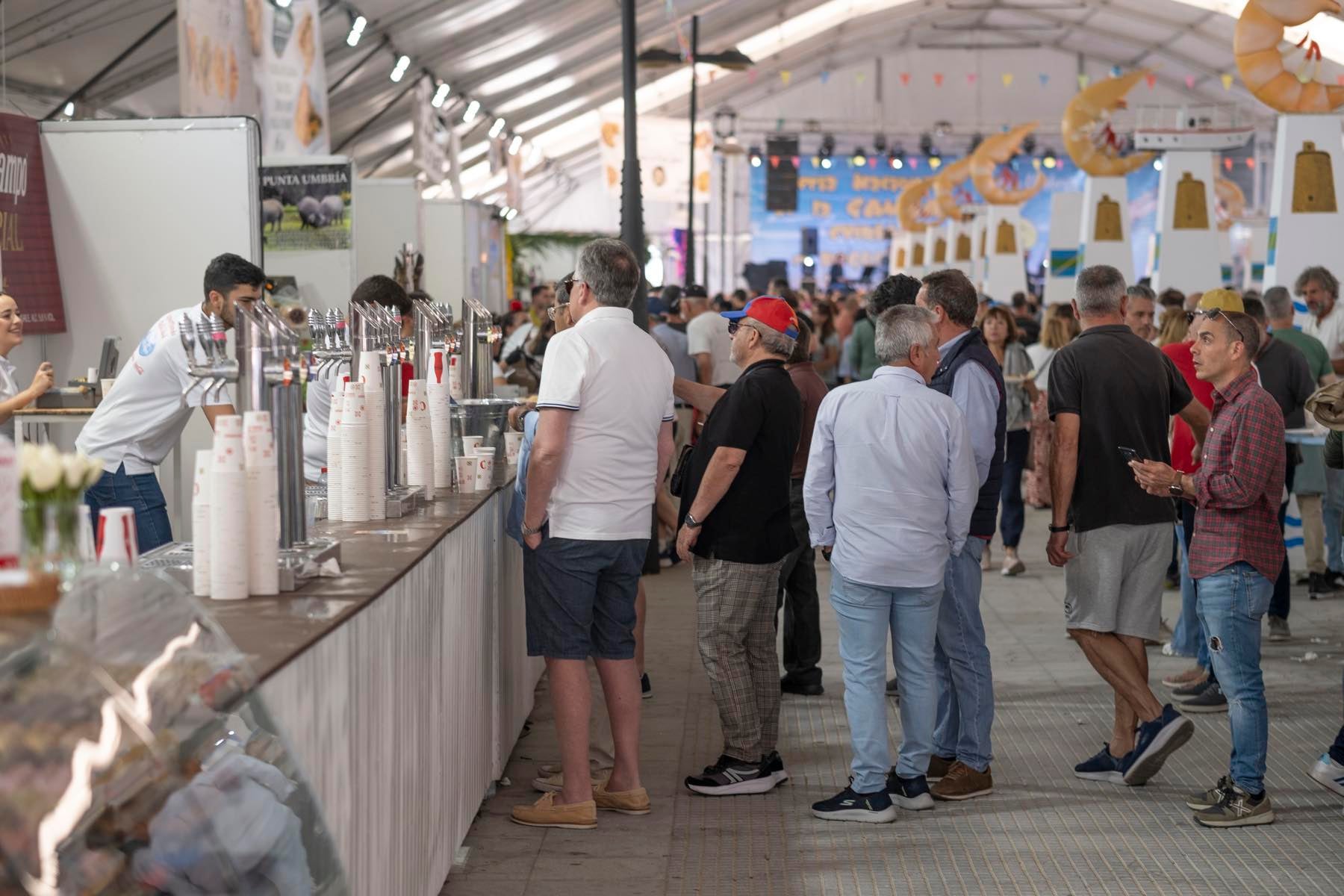 La jornada inaugural de la Feria de la Gamba de Punta Umbría, en imágenes