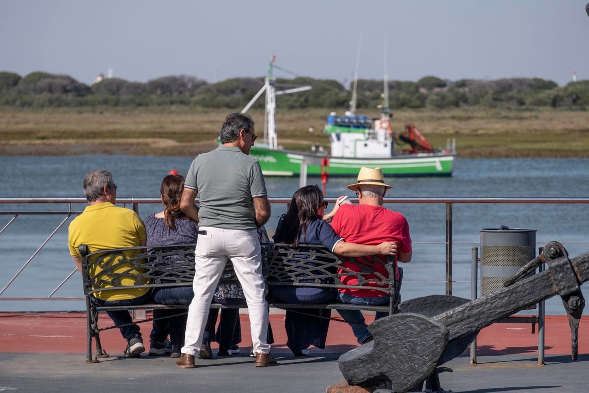 La jornada inaugural de la Feria de la Gamba de Punta Umbría, en imágenes