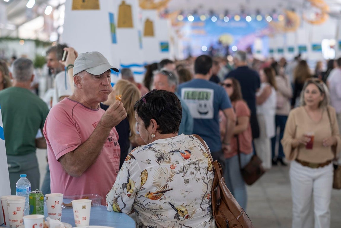 La celebración del 26 de Abril y la Feria de la Gamba de Punta Umbría, en imágenes