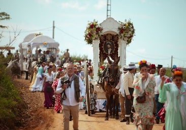 Los peregrinos de Trigueros acompañan a San José Obrero hasta el recinto romero