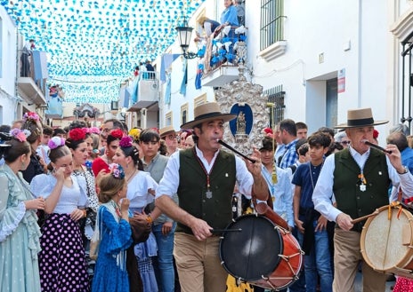 Imagen secundaria 1 - La Romería de la Bella es una de las manifestaciones religiosas y culturales más multitudinarias de la provincia de Huelva