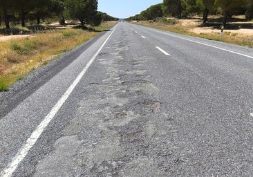 Hartazgo y miedo en los conductores que van de Huelva a Matalascañas: «La carretera está criminal y cualquier día habrá una desgracia»