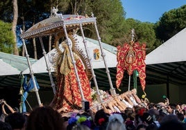 La Virgen de Montemayor ante el Simpecado de la filial de Lucena del Puerto