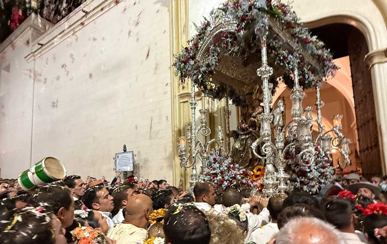 Así fue la entrada de la Virgen de la Bella de Lepe tras una intensa romería