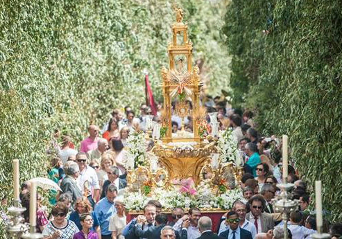 El Corpus Christi, de las celebraciones más y arraigadas en Hinojos y declarada Bien de Interés Cultural
