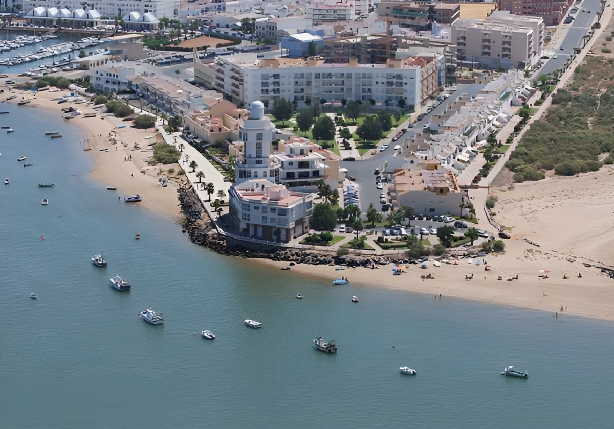 Perspectiva aérea del pueblo más barato de Huelva para comprar una casa en la playa