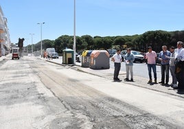 El asfaltado en la calle Cisne de Punta Umbría provoca cortes y desvíos de tráfico