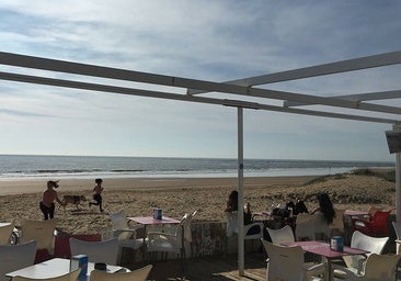 En este chiringuito de Huelva puedes desayunar en el paraíso: cuál es y en qué playa se encuentra