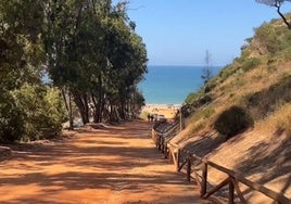 La cuesta que conduce a la felicidad está en Huelva: se encuentra en esta playa conocida de la provincia