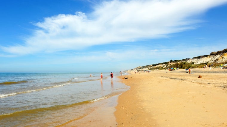 La cuesta que conduce a la felicidad está en Huelva: se encuentra en esta playa conocida de la provincia
