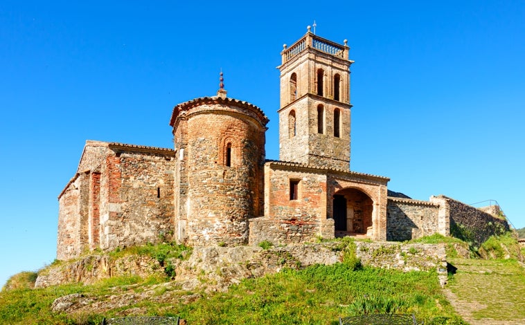 Imagen principal - Ni Aracena ni Jabugo: este es el pueblo más bonito de Huelva según una empresa de viajes
