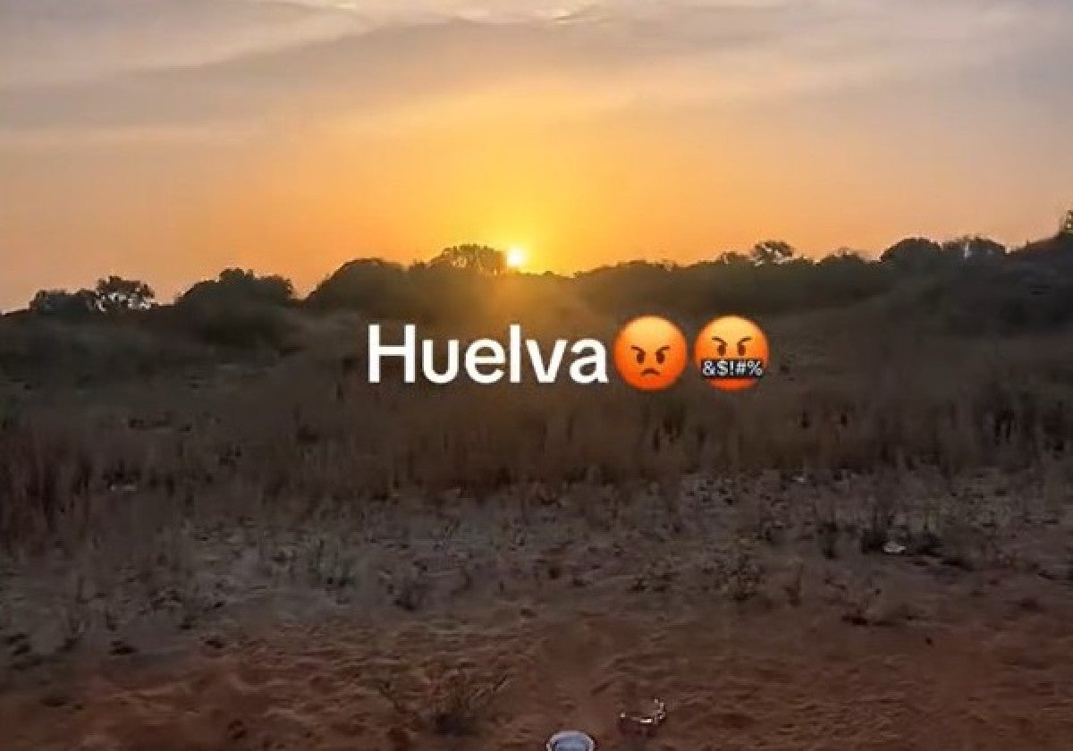 Fue a una playa de Huelva y no dio crédito al encontrar esto en la arena