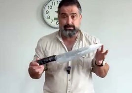 El alcalde de Cartaya insiste: «Con una persona que lleve esto encima lo mínimo que deberíamos hacer es mandarla a su país»