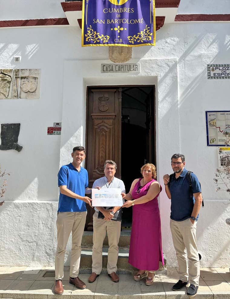 Diputación entrega al Ayuntamiento de Cumbres de San Bartolomé el proyecto de reforma integral de la travesía
