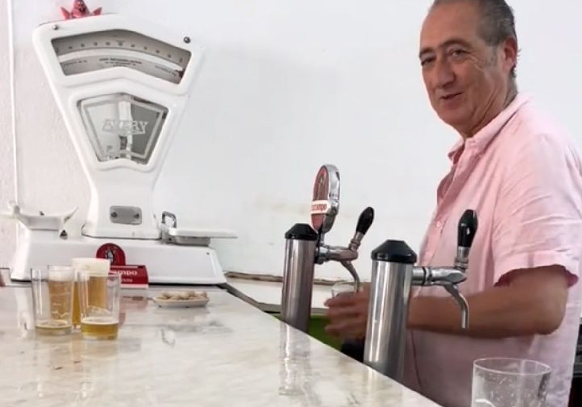 Camarero de La Cervecería de La Antilla