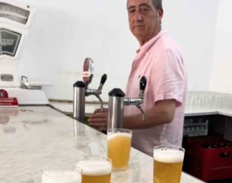 El bar de La Antilla en que pides una cerveza y te la tiran por la barra: «Los bares donde me gusta ir»