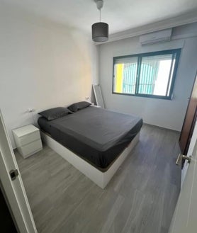 Imagen secundaria 2 - El espectacular ático con terraza de Punta Umbría que ha conseguido un 10 en Booking: se puede alquilar por este precio